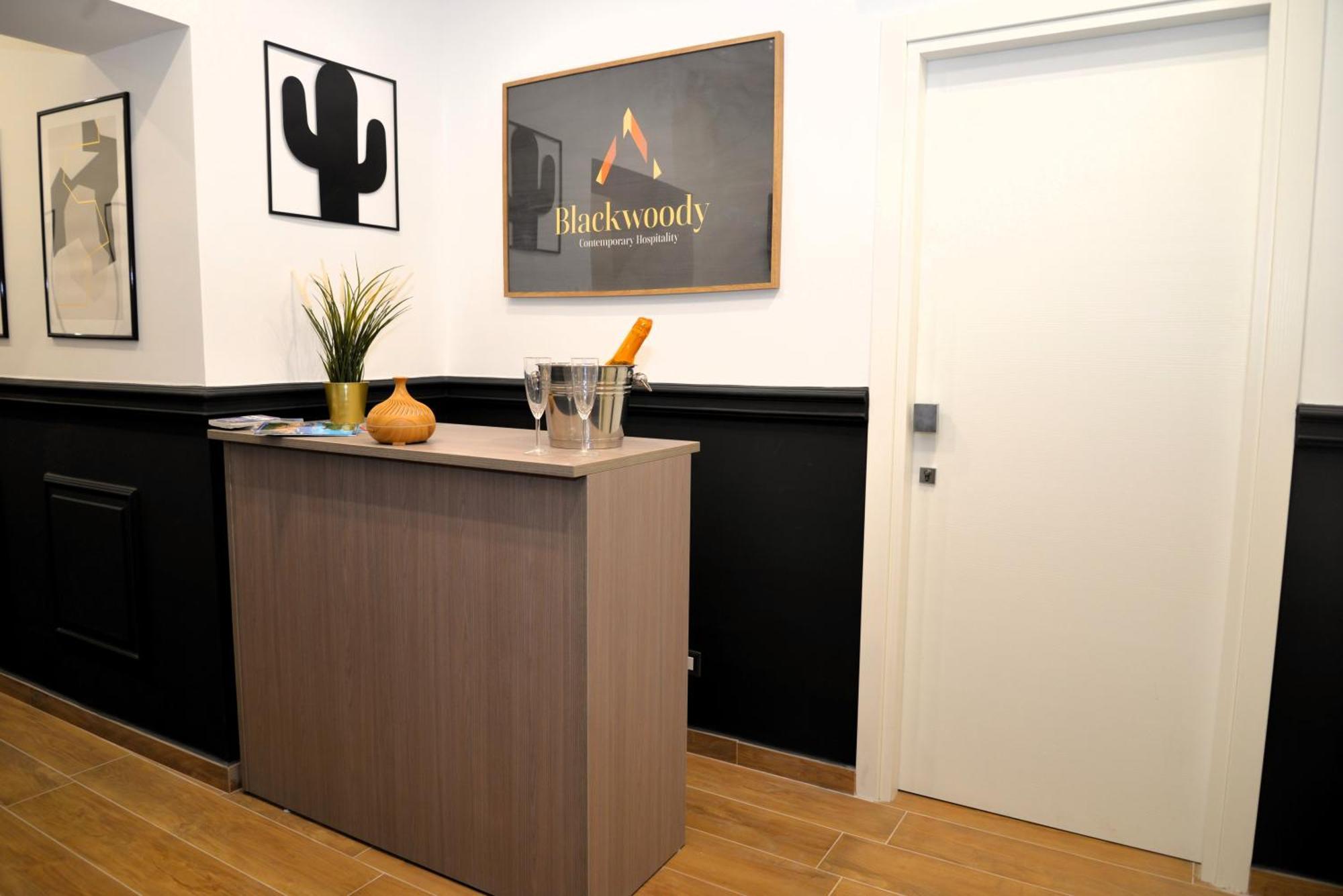 Blackwoody Contemporary Rooms - Napoli Centro Storico Exterior foto